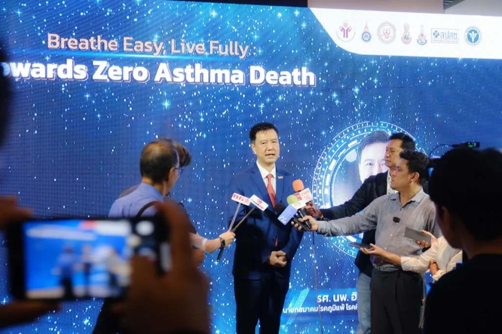 โครงการ “หายใจสบาย, ใช้ชีวิตเต็มที่: ผู้ป่วยโรคหืดต้องไม่เสียชีวิต” หรือ “Breathe Easy, Live Fully: Towards Zero Asthma Deaths” มุ่งหวังให้อัตราการเสียชีวิตจากโรคหืดในประเทศไทยลดลงเป็นศูนย์ในสิบปี 3 03_Promoting Knowledge and Understanding about Asthma