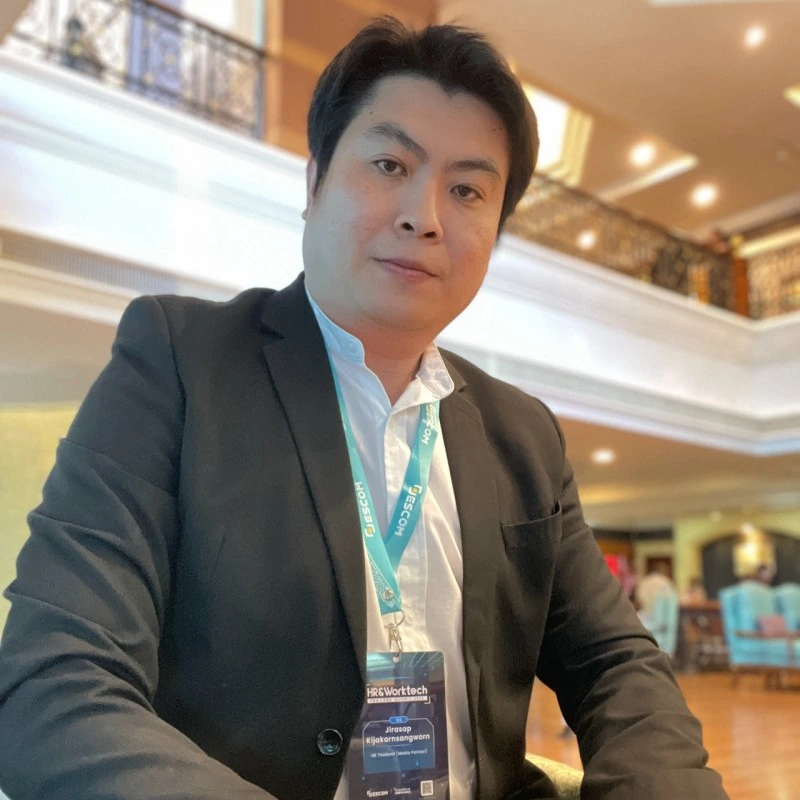 HR Influencers ที่ HR ควรติดตามใน LinkedIn 19 HREX จึงถือโอกาสนี้รวบรวมรายชื่อ HR Influencers ทั้งในระดับโลกและไทย ที่มีผลงานน่าติดตาม ไม่ว่าจะเป็นนักวิเคราะห์เชิงลึก นักคิดเชิงกลยุทธ์ หรือผู้นำที่เปลี่ยนแปลงองค์กรได้จริง โดยเชื่อว่า หากได้ลองติดตามพวกเขาเหล่านี้แล้ว จะช่วยเปิดโลกการเรียนรู้ของคุณอย่างแน่นอน