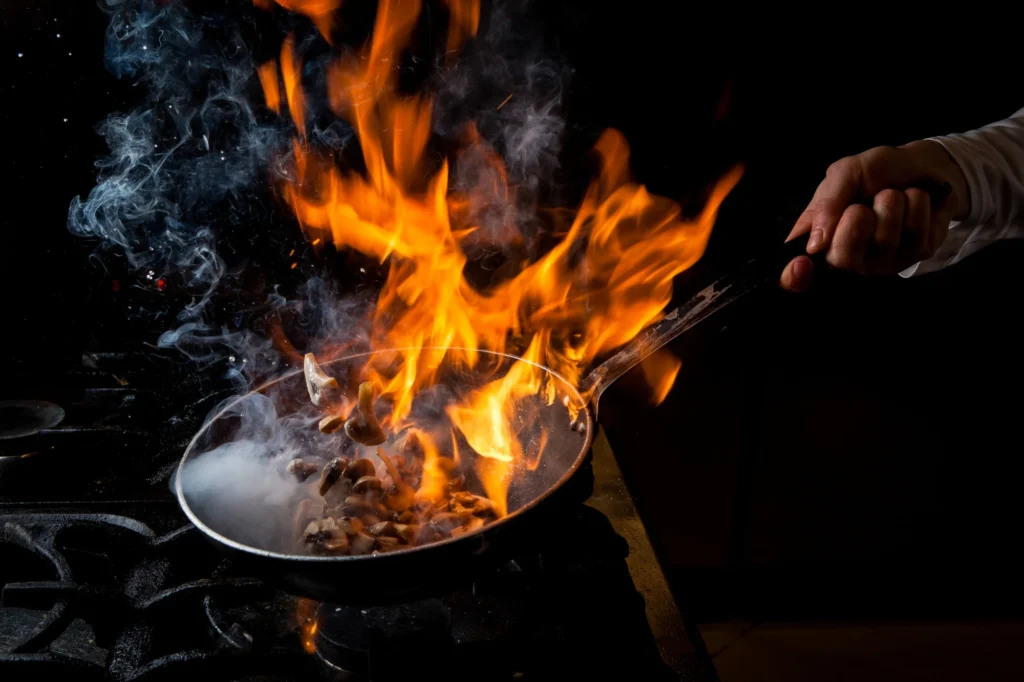 Hell's Kitchen ศึกครัวนรกสนามคัดเลือกพนักงานของ Gordon Ramsay 3 Hell's Kitchen: ศึกครัวนรกสนามคัดเลือกพนักงานตัวจริงของ Gordon Ramsay
