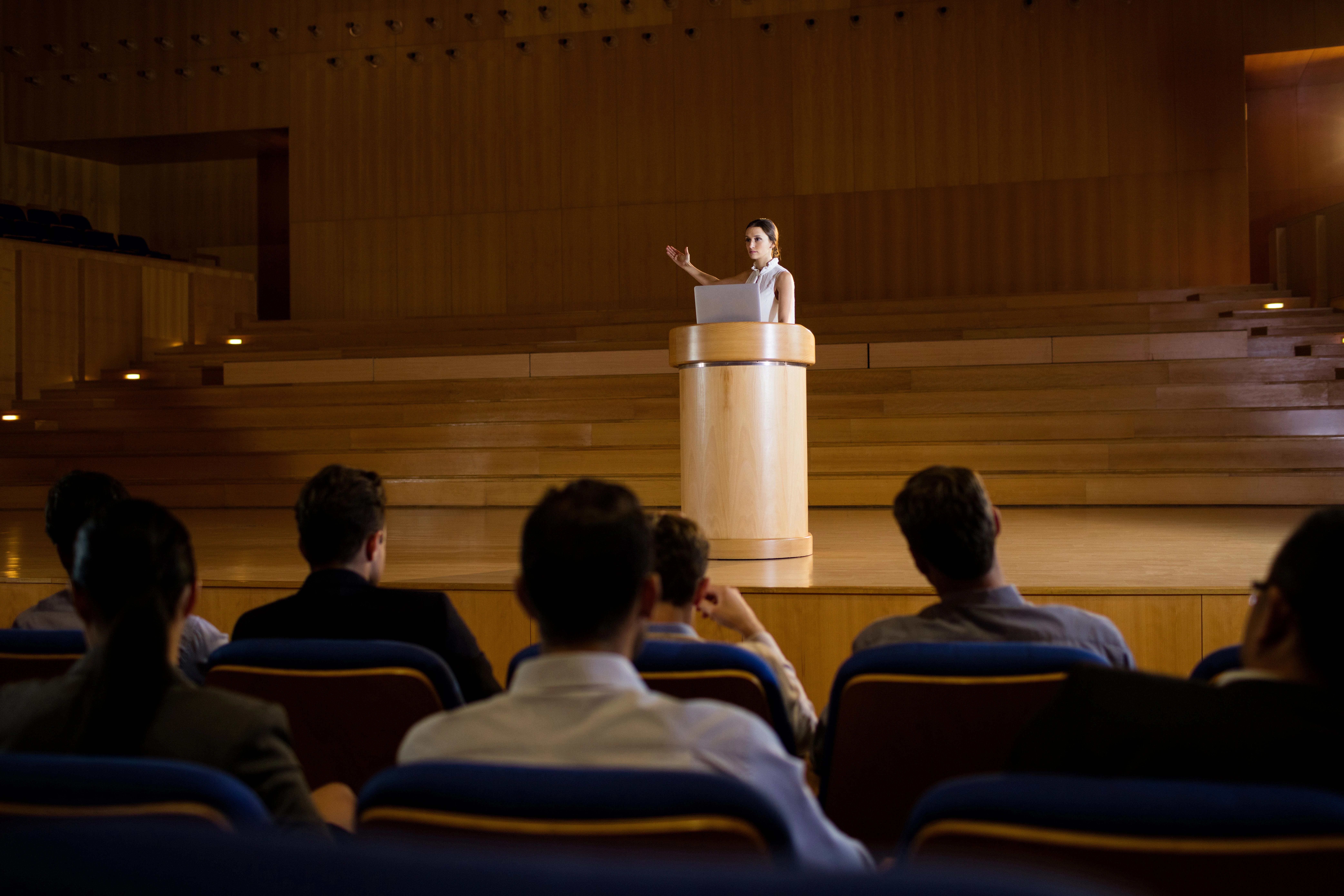 Town Hall Meeting ทำไมถึงสำคัญต่อการสร้าง Employee Engagement 2 Town Hall Meeting กับ Employee Engagement - ประชุมแค่ 1 วัน เปลี่ยนพนักงานให้มุ่งมั่นได้ตลอดปี