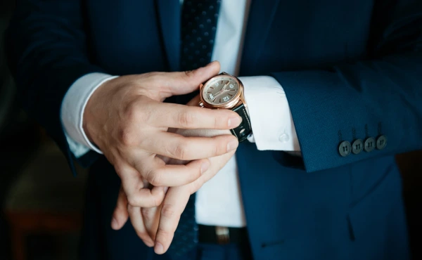 HR ใส่นาฬิกาแบบไหนดี ? เลือกให้เหมาะกับบทบาทและภาพลักษณ์ ตั้งแต่ HR มือใหม่ถึงผู้นำองค์กร