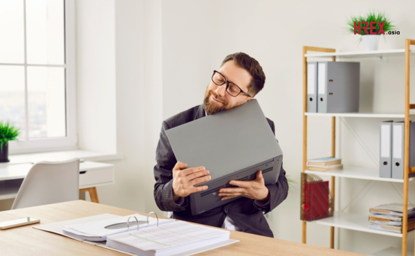 job-hugging-employee-retention-trend