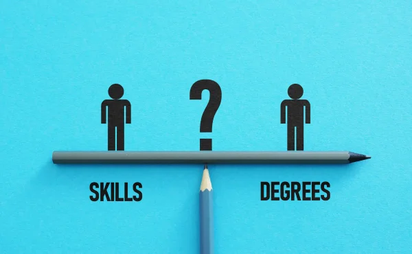 “คนเก่งหายาก” หรือ “เรามองข้ามเขาไปเอง ?” ปลดล็อกการสรรหาด้วย Skills-first Hiring 2 Skills-first Hiring
