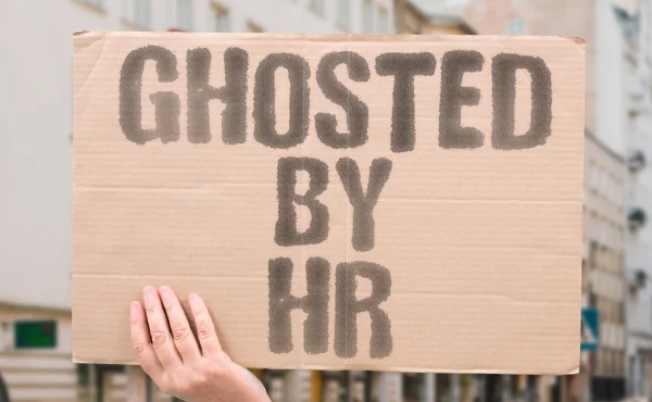 Ghost Job คืออะไร ? เปิดโปงงานผีที่บริษัทประกาศรับสมัคร แต่ไม่ได้คิดจะจ้างจริง 3 ghost-jobs-fake-job-postings-hr-recruitment